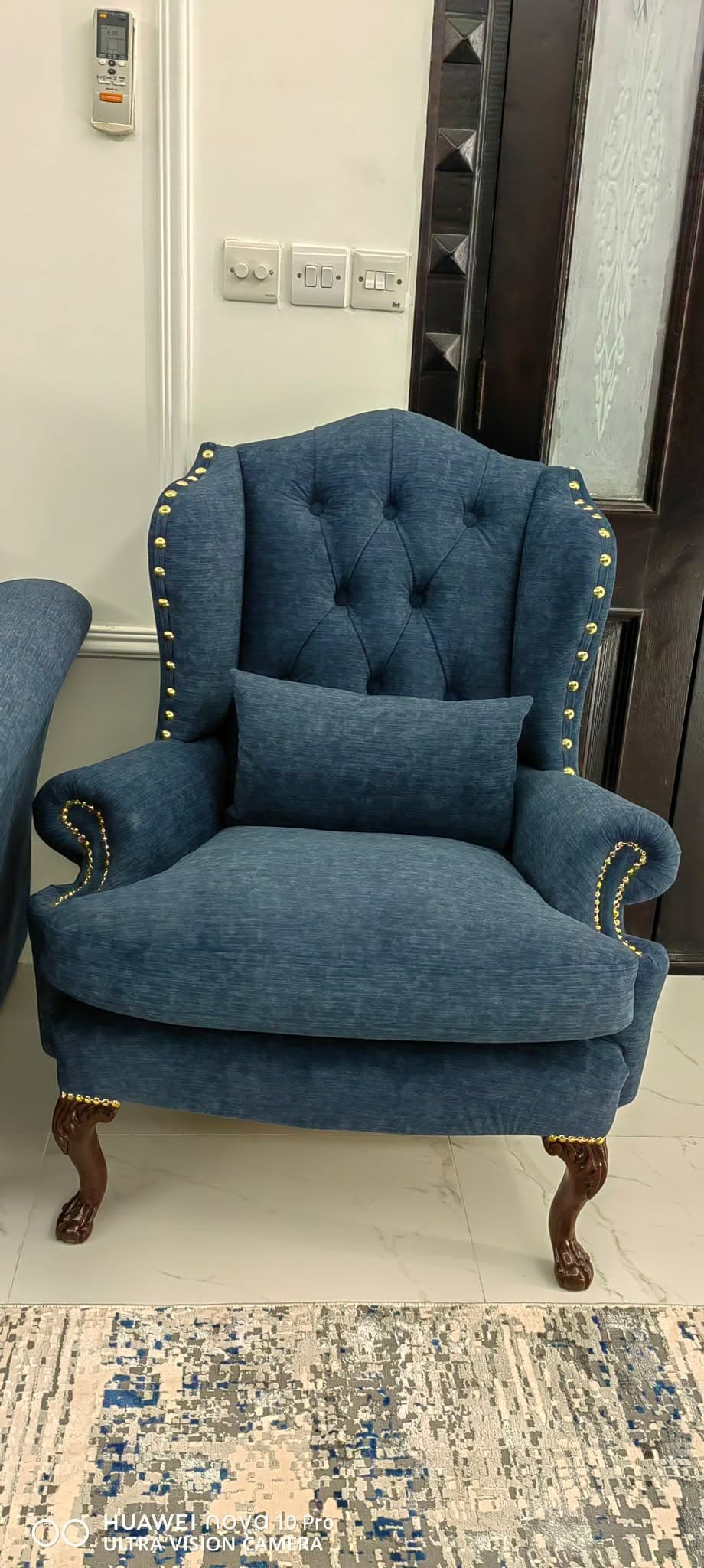 Sofa — 83