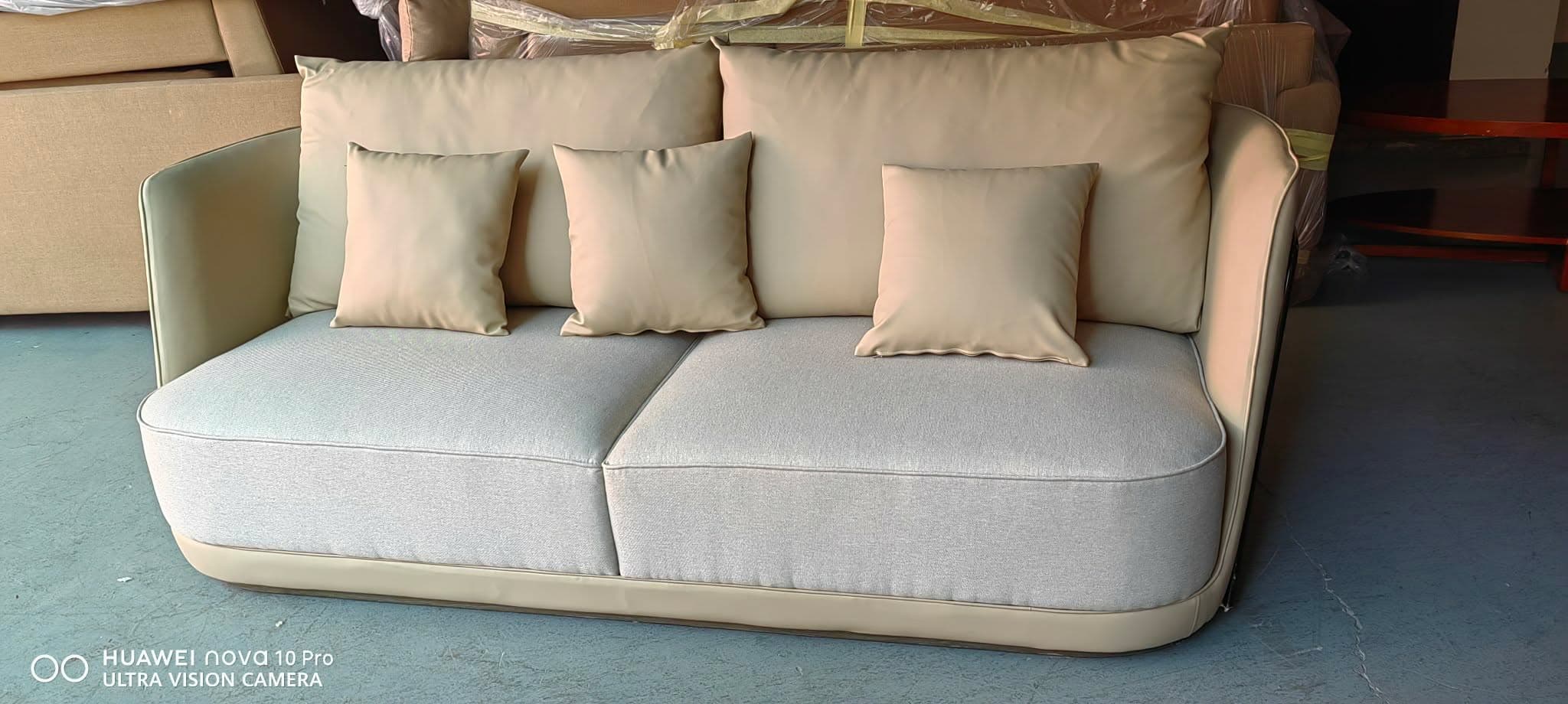 Sofa — 121