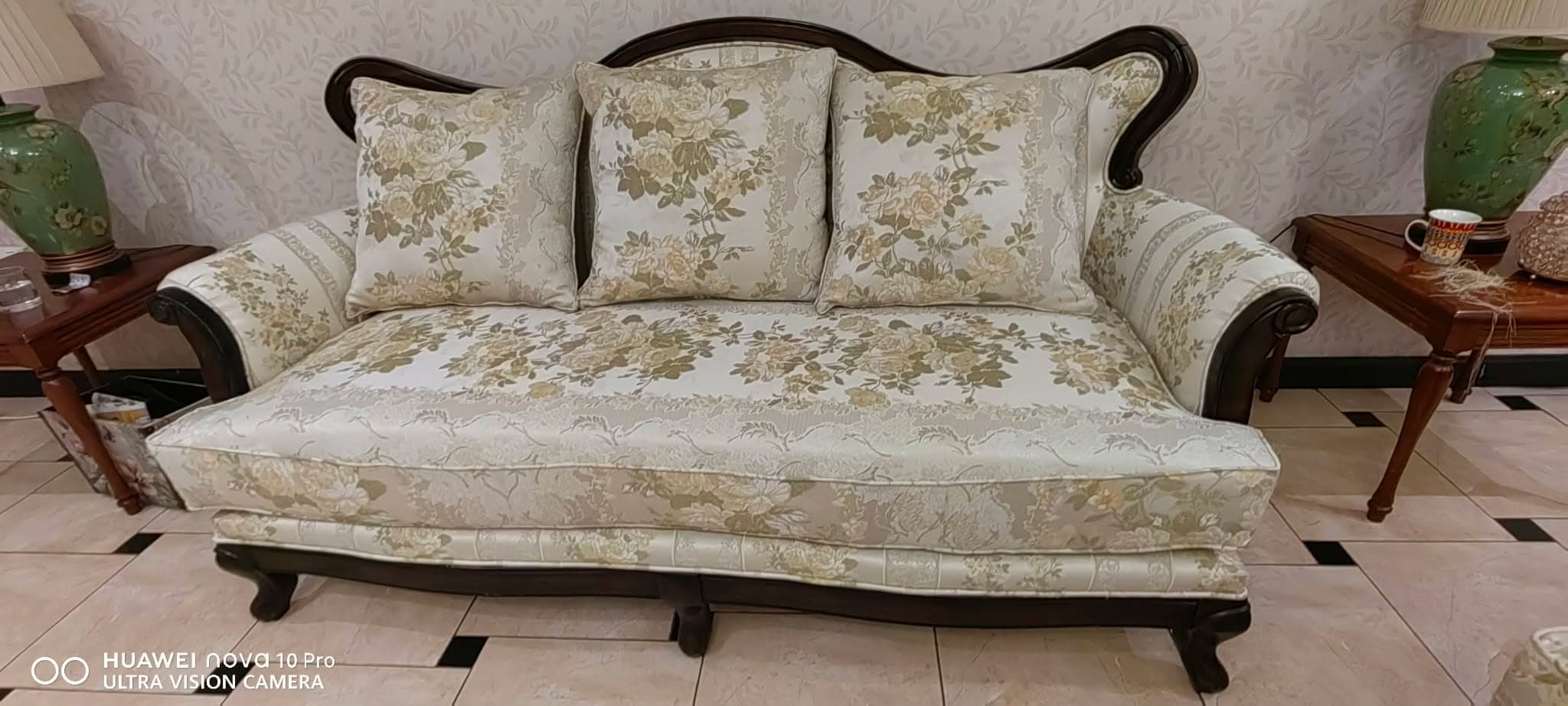 Sofa — 126